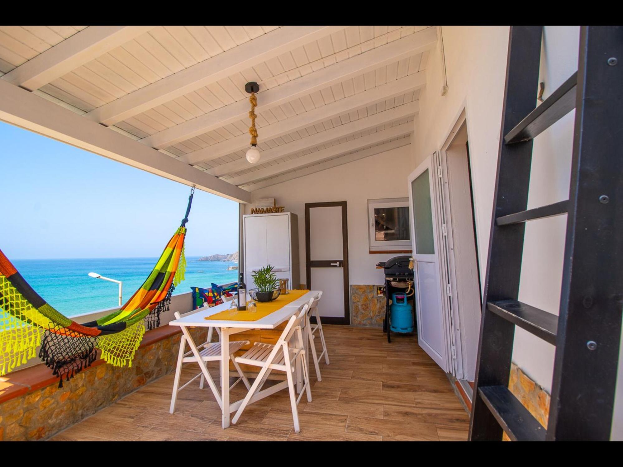 Wake Up To The Sea In Charming House In